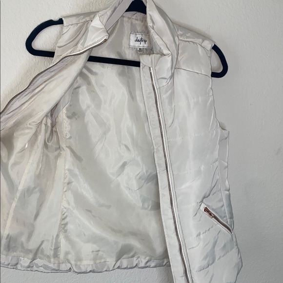 🎱Buckle day trip cream puffer vest! - Picture 7 of 8